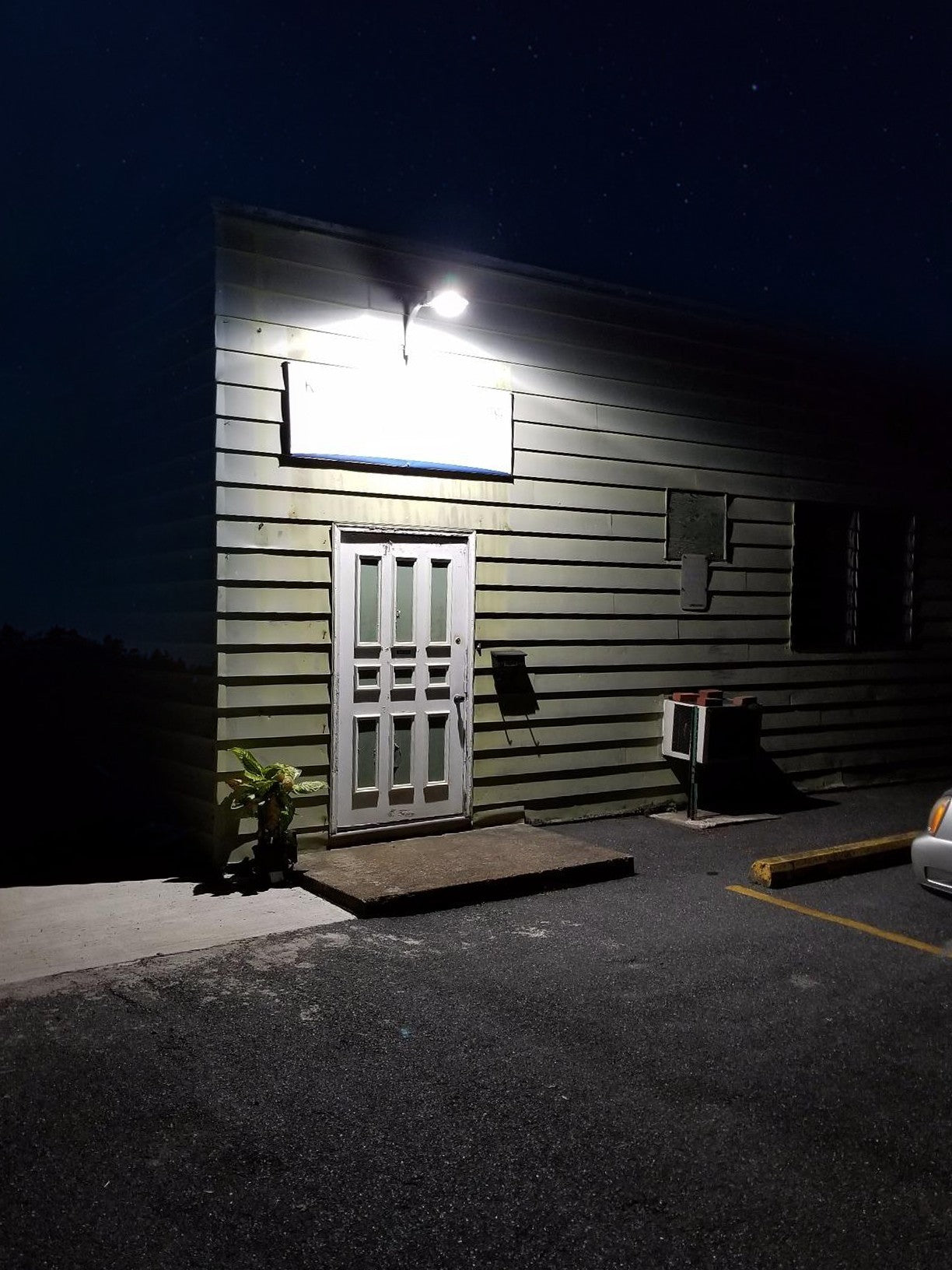 LED Dusk to Dawn, 90W, 5000K, Dark Bronze Housing, 120-277V, Arm Included